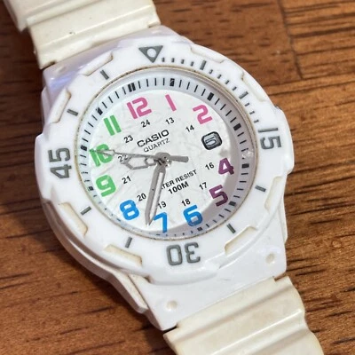Reloj Casio Mujer Vintage 3363 LRW-200H Blanco con Números Coloridos Funciona #2 Foto 1 de 4