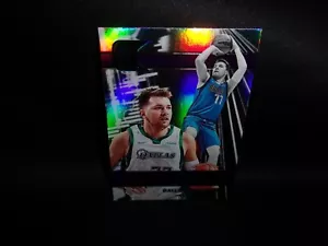 2021-22 Panini Chronicles Essentials Luka Doncic 304 - Picture 1 of 4