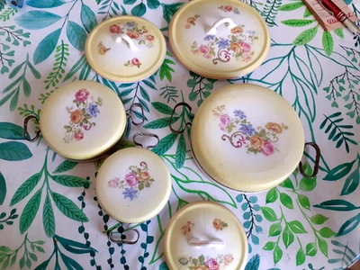 Ancienne Série de 3 cocottes casseroles décor fleurs porcelaine Aluminite - Photo 1/4