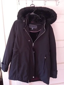 Abrigo de invierno Tommy Hilfiger para mujer talla grande forrado negro extraíble con capucha  - Imagen 1 de 10