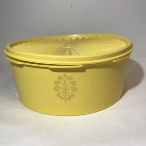 TUPPERWARE VINTAGE 8 Cup SERVALIER SHORT COOKIE CANISTER # 1204 Daffodil Yellow - Picture 1 of 7