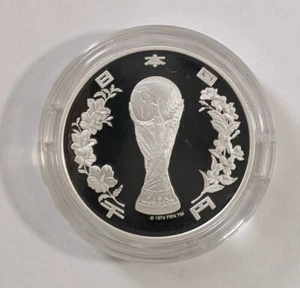 Japan 2002 1000 Yen .999 Silver Proof Japan Korea World Cup Soccer in coin hoder - Picture 1 of 3