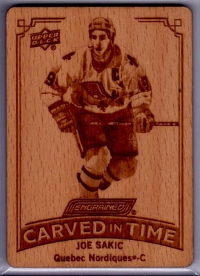 Tarjeta tallada en el tiempo Joe Sakic grabada cubierta superior 2023-24 # CT-4 Foto 1 de 2