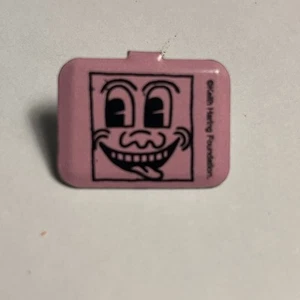 Keith Haring Pop Art Insignia Dos Ojos Hombre Raro Pequeño Pin Base Original - Imagen 1 de 2