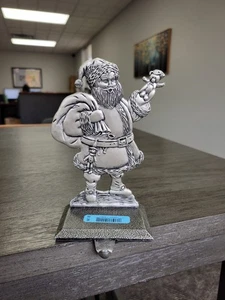 Vintage Zinn Weihnachtsmann Strumpfhalter Regal Kaminstrumpf Aufhänger mit Etikett - Bild 1 von 20