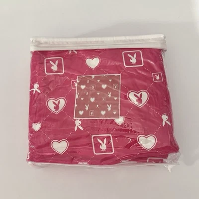 Sábana bajera Playboy Y2K rosa con monograma  Foto 1 de 4