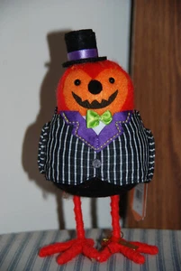 Hyde and Eek Boutique Halloween Bird Figure - Gourdon - Target 2024 - Picture 1 of 4