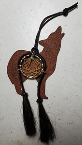 Atrapasueños Lobo Aullador de Metal Rústico - Imagen 1 de 1