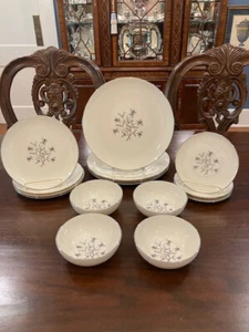 Princess by Lenox - 16 Pieces of Vintage Bone China Dinnerware - Picture 1 of 7