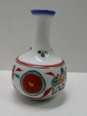 VINTAGE JAPANESE PORCELAIN VASE HAND PAINTED ARTIST POTTERY SIGNED CHARACTER - image 1 of 4
