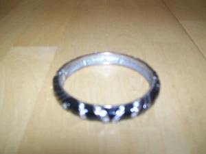 Cookie Lee Vivi Black Enamel Coated Shiny Clasp Round Bangle Bracelet Pre-Owned - Picture 1 of 6