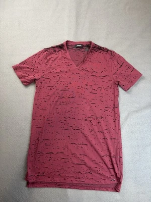 Мужская футболка Diesel с V-образным вырезом состаренная с коротким рукавом повседневный топ порванный вид бордовая - Изображение 1 из 4