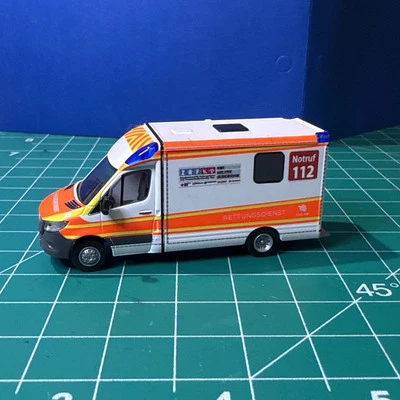 Ambulancia de emergencia Rietze escala HO 1:87 Mercedes Sprinter German Feuerwehr Foto 1 de 4