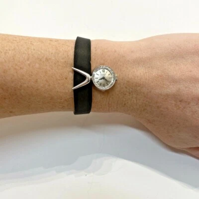 Reloj Pulsera Geneve Universal Damas Oro Blanco 14K 90489 Reloj/Colgante, Funcionando Foto 1 de 4