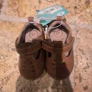 NWT Stride Rite Toddler Size 4 Tan Shoes