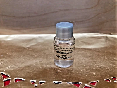 Mini perfume puro vintage Victoria’s Secret ‘Fresas y champán’ Foto 1 de 2