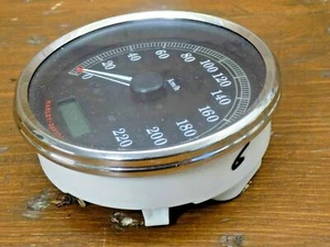 HARLEY DAVIDSON TACHIMETRO SPEEDO KM/H OROLOGIO IMPORTATO 6 NON CONOSCO CHILOMETRAGGIO - Foto 1 di 3