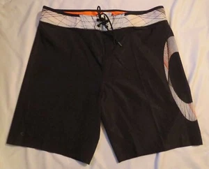 Hombres OAKLEY Geo Ellipse '18" Talla 32 36 Blackout Boardshorts Traje de baño 482446 - Imagen 1 de 3
