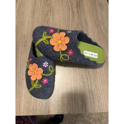 Spring Step FLEXUS Womens Dark Gray wool Felt Flower Mules size 42 10.5-11 - Image 1 of 4