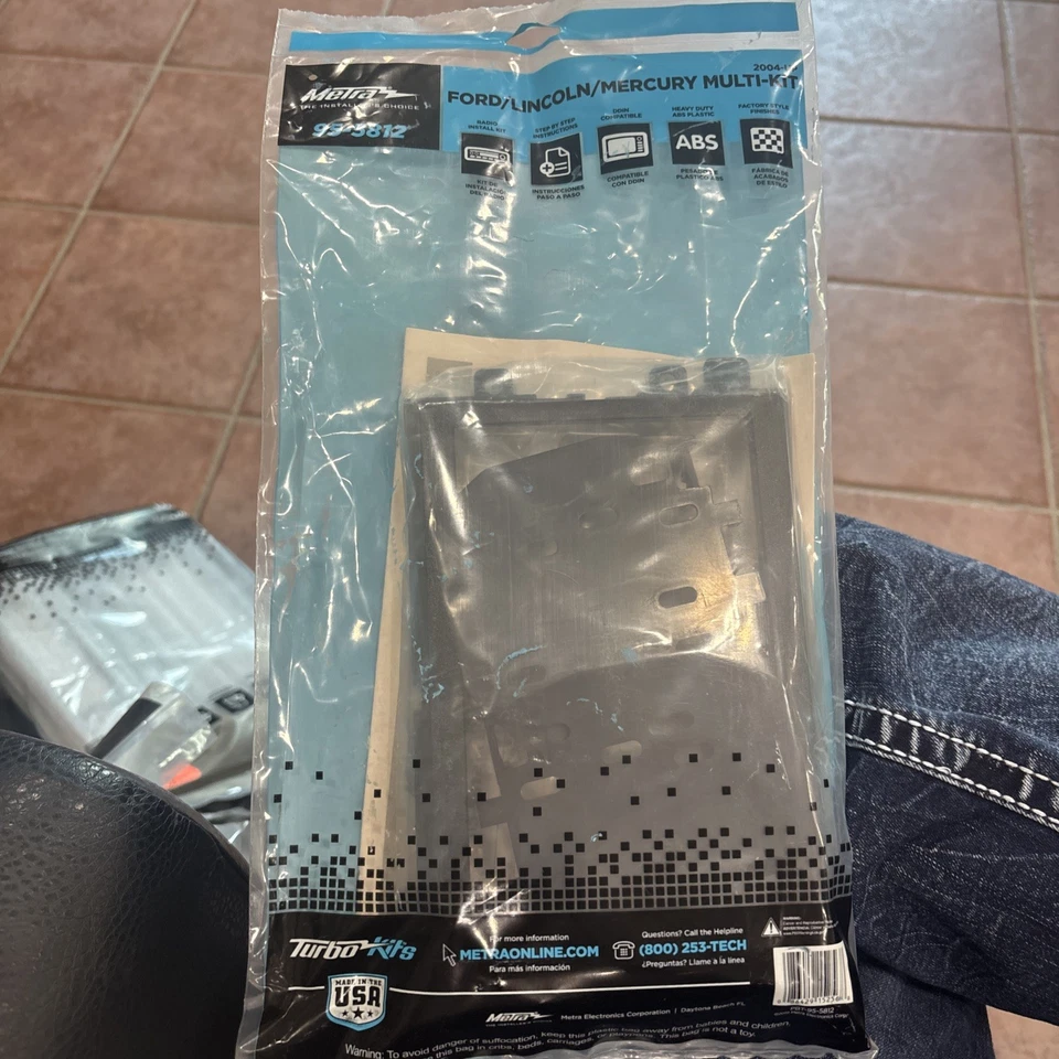 Kit de tablero doble DIN Metra 95-5812 para equipo estéreo de instalación Ford 2004-2020 selecto Foto 1 de 1