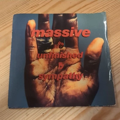 MASSIVE ATTACK - Unfinished Sympathy  (1991)  7" Vinyl Single - 2 VERSIONS.  VG+ Foto 1 de 4