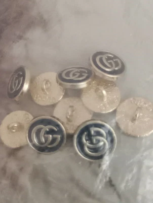 Lote De 10 Pequeños Botones Gucci 13mm Tono Dorado Gg Diseñador Botón Repuesto  Foto 1 de 4