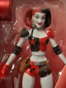 DC Comics SUPERVILLAINS HarleyQuinn Roller Skating DC Collectibles 6" Figure toy - Picture 1 of 2