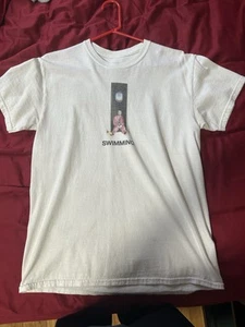Mac Miller Shirt Herren Medium weiß Schwimmen Grafik T-Shirt Kurzarm Album - Bild 1 von 3
