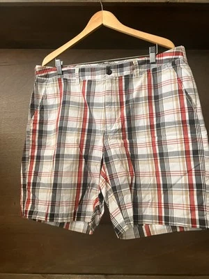 Croft & Barrow Shorts Mens SIZE 38 RED  Plaid Everyday Summer Chinos - Image 1 of 4