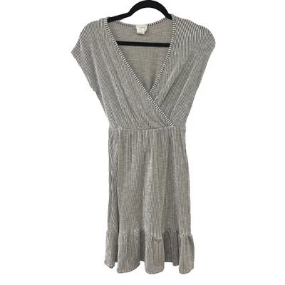 Vestido midi a rayas con volantes dobladillo S cuello neutro suave minimalista verano Foto 1 de 4