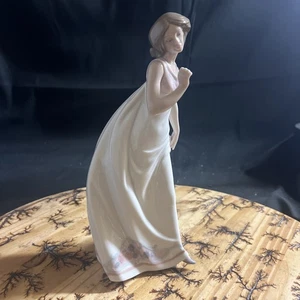 Lladro “Afternoon Promenade” #7636 1995 Sin sombrilla 9,5” Alto (BRS) - Imagen 1 de 8