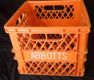 Cajón de leche de plástico naranja lácteo Abbotts vintage Foto 1 de 4