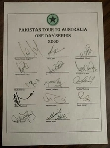 HOJA DE EQUIPO DE CRICKET FIRMADA A MANO DE PAKISTÁN AUSTRALIA SERIE DE UN DÍA 2000 AUTÓGRAFOS - Imagen 1 de 1
