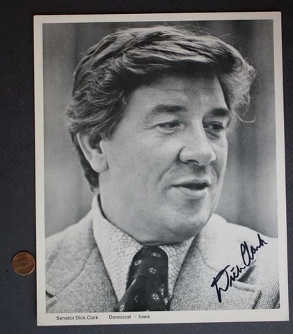 1973-79 Iowa Senator Dick Clark signed autographed VINTAGE 1975 8x10 B&W photo! Cover