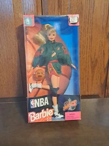 Nuova uniforme da squadra autentica Seattle Sonics NBA Barbie, Mattel 1998 - Foto 1 di 8
