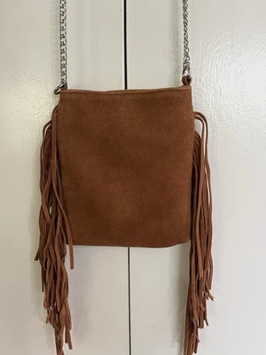 Bolsa Ecote Ecoté marrom camurça franja tiracolo prata corrente - Imagem 1 de 4