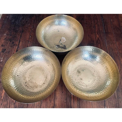 (3) Cuenco de metal martillado redondo cooperativo creativo, acabado dorado, 14" Foto 1 de 4