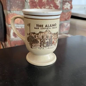 Taza de café vintage con pedestal de gres The Alamo de 4" - Imagen 1 de 5