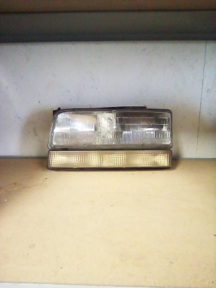 1992-96 lesabre front left headlight assembly - Image 1 of 1
