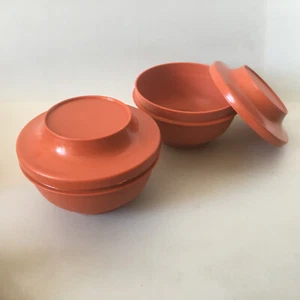 2x Vintage Tupperware Schüssel mit Deckel Ernte rot 1436 1437 Dichtung & Servierbehälter - Bild 1 von 18