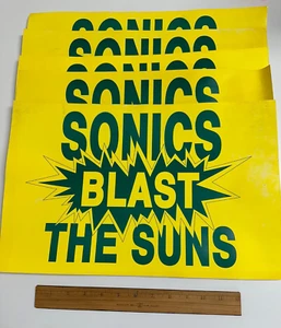 Cartel promocional de radio KJR de la década de 1990 Sonics vs Suns ventana pancarta nuevo stock antiguo - Imagen 1 de 2