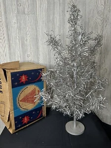 Albero di Natale Vintage Tomar Alluminio 2,5 Ft Argento Diamante Artico SUPER RARO - Foto 1 di 15
