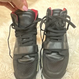 Size 5.5 - Louis Vuitton LV Black - Picture 1 of 12