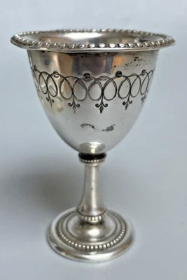 Coquetier Ancien en Métal Argenté Fleurs Stylisées & Bord Perlé - Photo 1/4