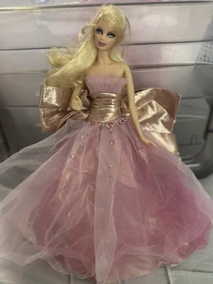 Muñeca Barbie 2009 50 aniversario hermoso vestido rosa rubio #N6556 - LEER Foto 1 de 4