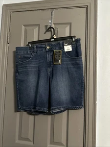 Womens Lee 8” Bermuda Size 16W Deep  Blue Shorts New - Picture 1 of 10