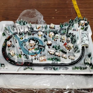 Thomas Kinkade Hawthorne Village Miniatures "Christmas Crossing" W/ COA Packing - Picture 1 of 2