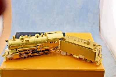 BRASS HO SCALE SUNSET MODELS SANTA FE 2-8-0 #1900 CLASS LOCOMOTIVE & TENDER - Image 1 of 4