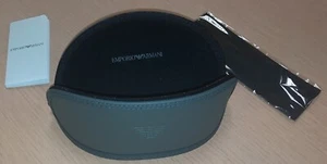 Giorgio Armani Custodia Verde Muschio e Panno per Pulizia  - Foto 1 di 12