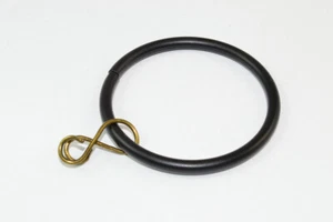 Nuevo 10 X Cortina Polo Barra Anillos Loose Ojo Acero Negro Id 42mm - Od 49mm - Imagen 1 de 1